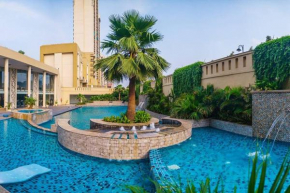 Spectacular Pool View Apartment with LIFT